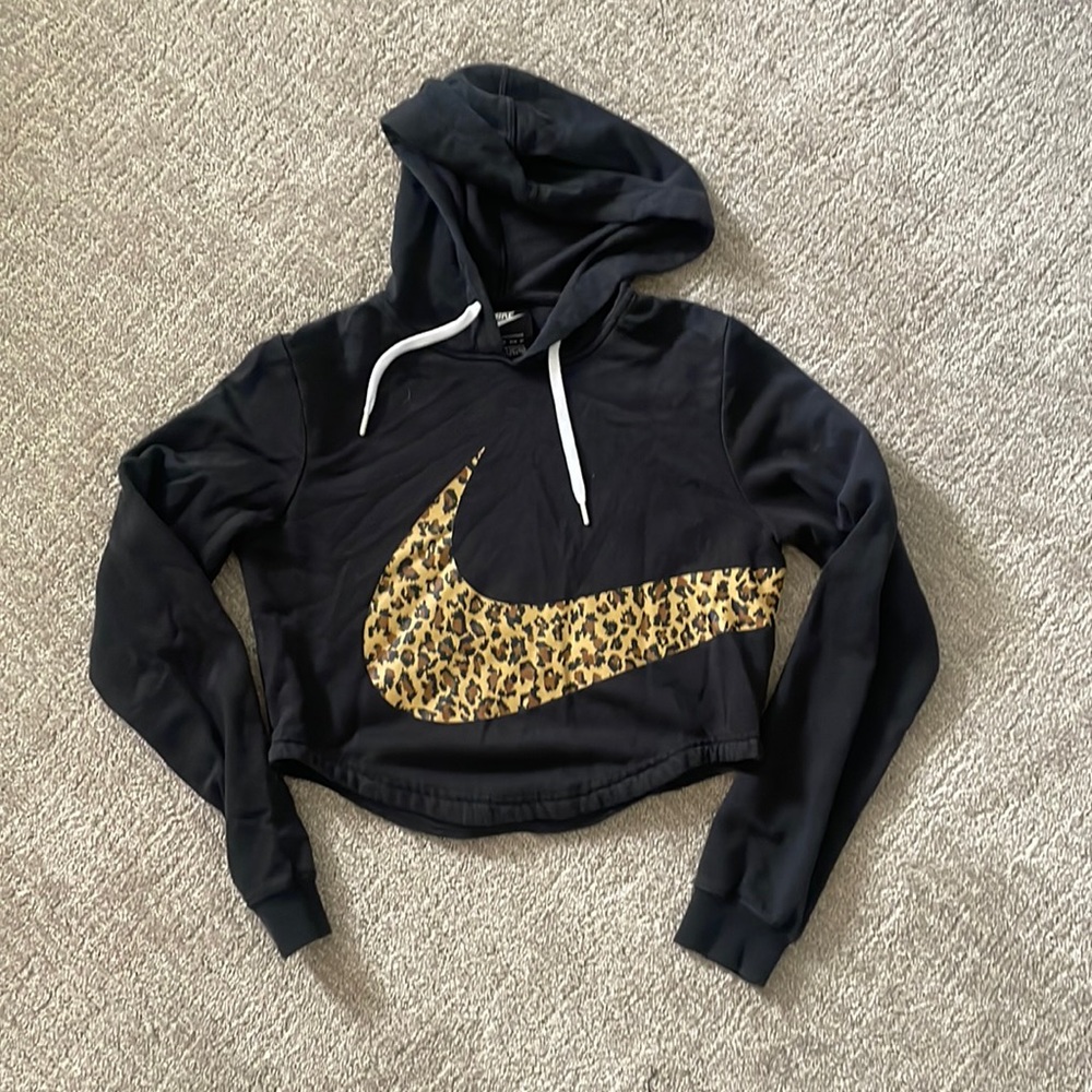 Black cropped Nike hoodie with leopard print swoop